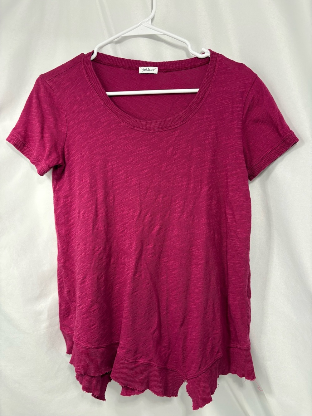 Jethro Women's Short Sleeve Scoop Neck Jagged Bottom Tee in Berry Pink Size S